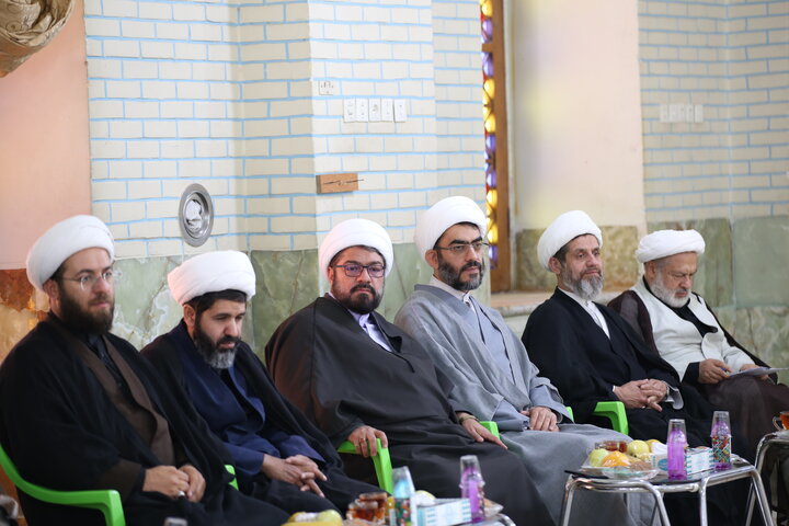 تصاویر| برگزاری جلسه جامعه روحانیت شیراز با حضور مسئول مرکز ارتباطات حوزه و نظام