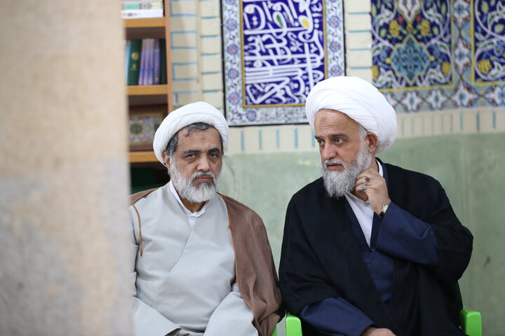 تصاویر| برگزاری جلسه جامعه روحانیت شیراز با حضور مسئول مرکز ارتباطات حوزه و نظام