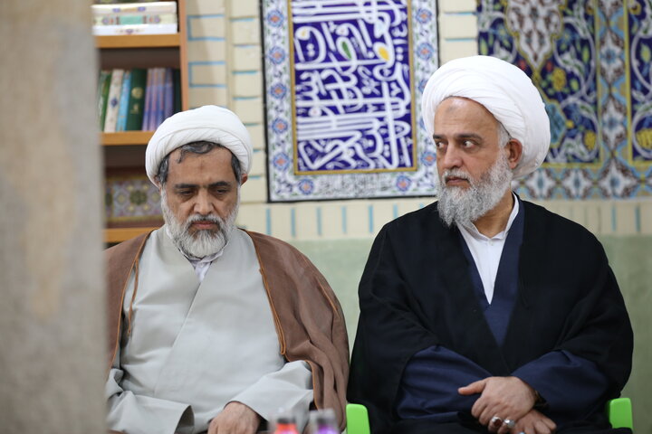 تصاویر| برگزاری جلسه جامعه روحانیت شیراز با حضور مسئول مرکز ارتباطات حوزه و نظام