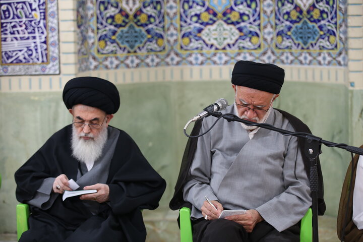 تصاویر| برگزاری جلسه جامعه روحانیت شیراز با حضور مسئول مرکز ارتباطات حوزه و نظام