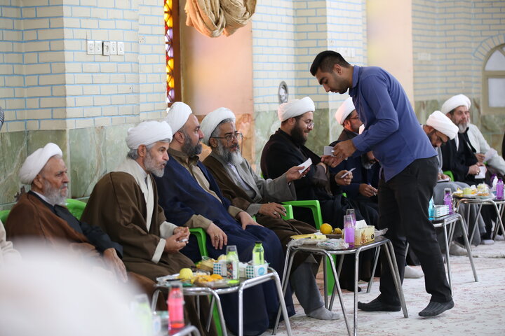 تصاویر| برگزاری جلسه جامعه روحانیت شیراز با حضور مسئول مرکز ارتباطات حوزه و نظام