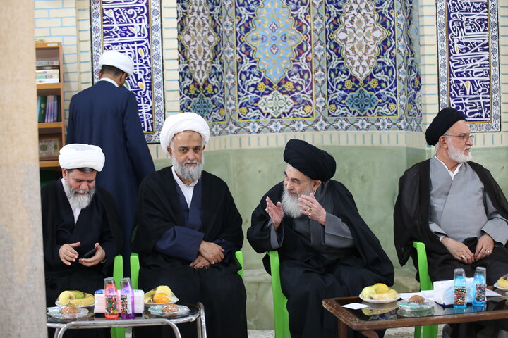 تصاویر| برگزاری جلسه جامعه روحانیت شیراز با حضور مسئول مرکز ارتباطات حوزه و نظام