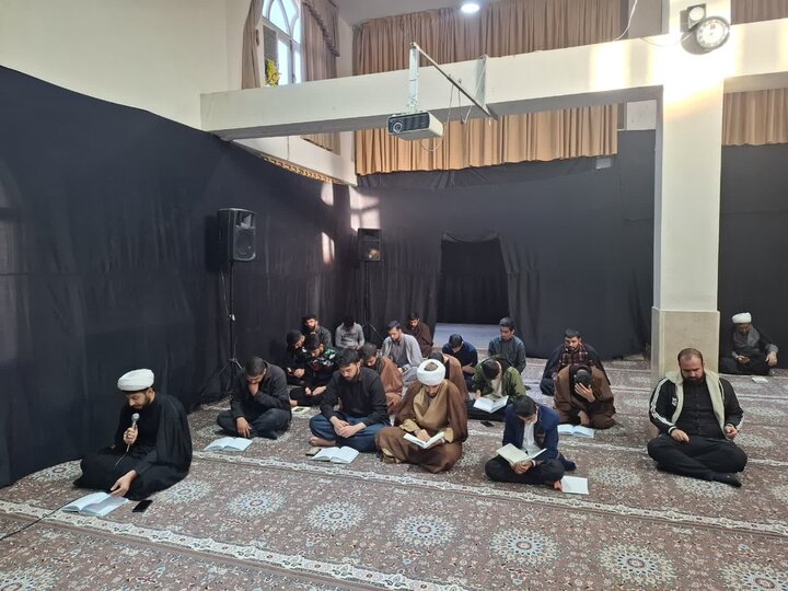 تصاویر/برگزاری مراسم زیارت عاشورا در مدرسه علمیه امام باقر (ع) کامیاران
