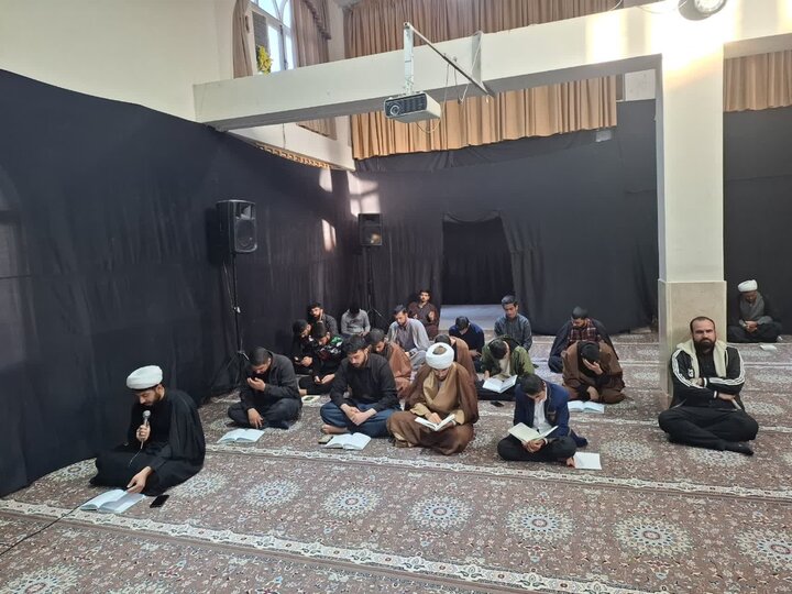 تصاویر/برگزاری مراسم زیارت عاشورا در مدرسه علمیه امام باقر (ع) کامیاران
