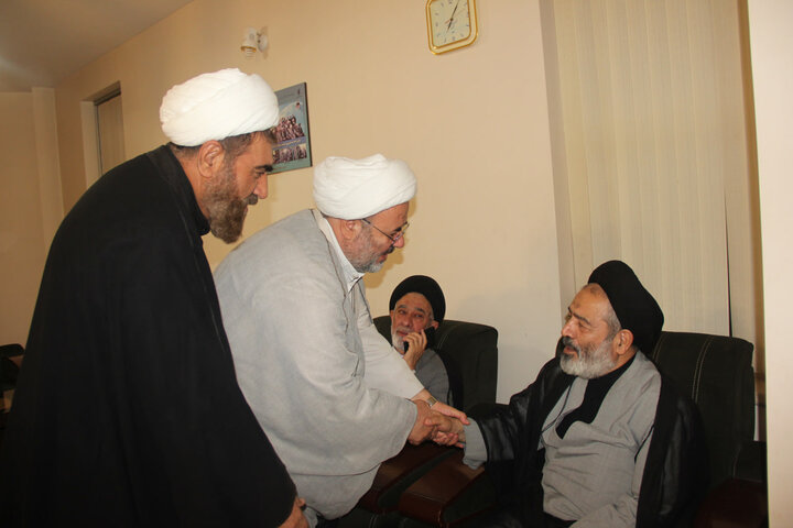 تصاویر / دیدار نماینده ولی فقیه در سازمان حج وزیارت با امام جمعه و مدیر حوزه علمیه استان قزوین