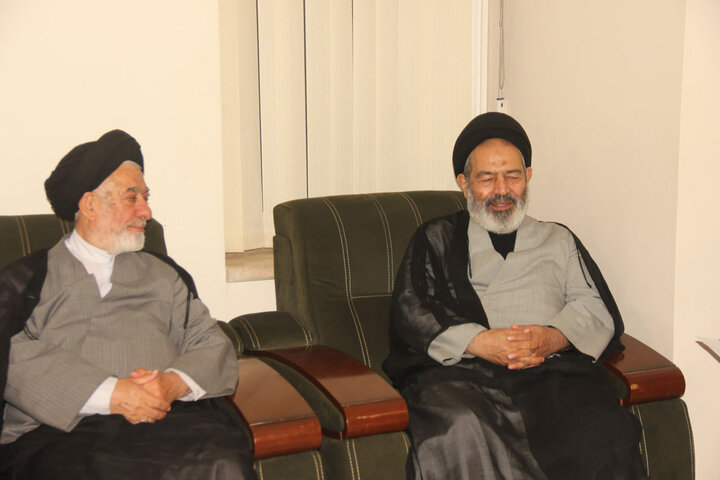 تصاویر / دیدار نماینده ولی فقیه در سازمان حج وزیارت با امام جمعه و مدیر حوزه علمیه استان قزوین