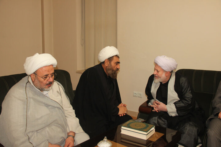 تصاویر / دیدار نماینده ولی فقیه در سازمان حج وزیارت با امام جمعه و مدیر حوزه علمیه استان قزوین
