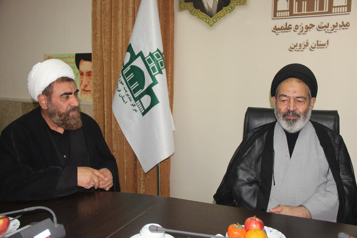 تصاویر / دیدار نماینده ولی فقیه در سازمان حج وزیارت با امام جمعه و مدیر حوزه علمیه استان قزوین