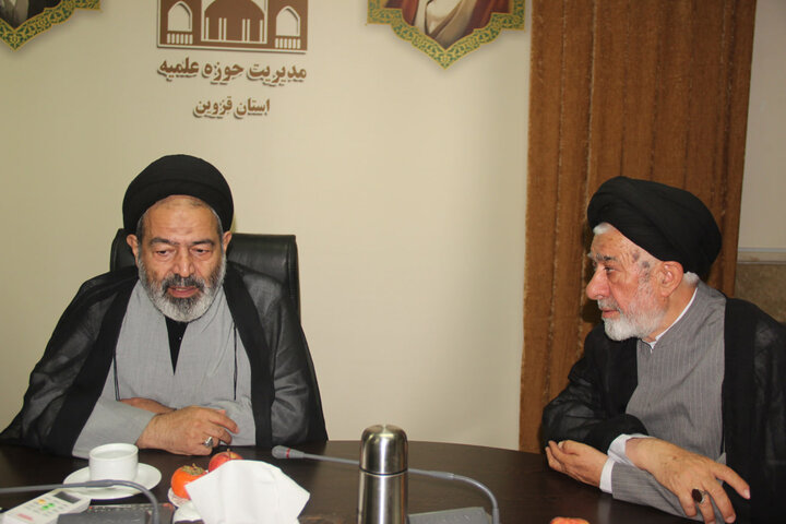 تصاویر / دیدار نماینده ولی فقیه در سازمان حج وزیارت با امام جمعه و مدیر حوزه علمیه استان قزوین