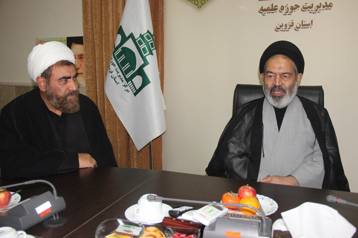 تصاویر / دیدار نماینده ولی فقیه در سازمان حج وزیارت با امام جمعه و مدیر حوزه علمیه استان قزوین