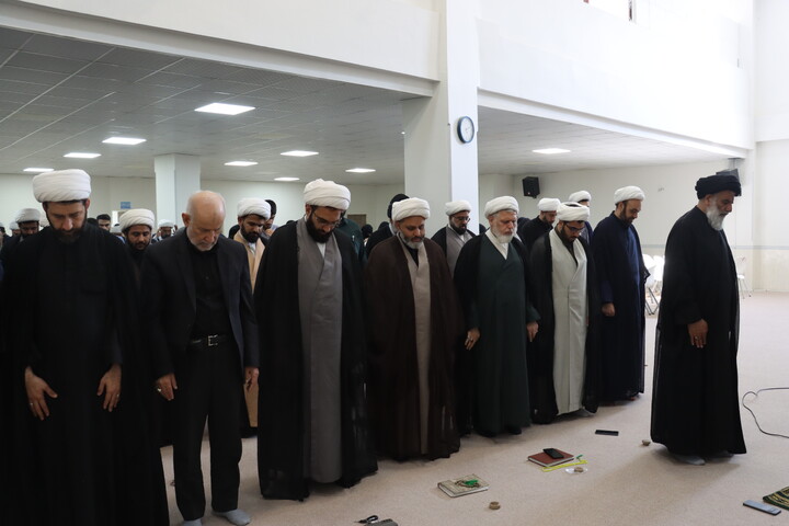 اقامه نماز جماعت ظهر و عصر