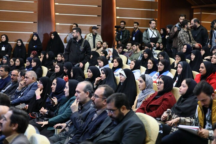 تصاویر / نشست دانشجویی «نقشه راه سیاست خارجی پساجنگ» با حضور وزیر امور خارجه در همدان