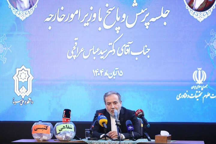 تصاویر / نشست دانشجویی «نقشه راه سیاست خارجی پساجنگ» با حضور وزیر امور خارجه در همدان