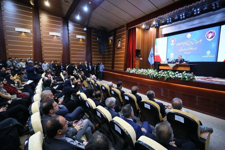 تصاویر / نشست دانشجویی «نقشه راه سیاست خارجی پساجنگ» با حضور وزیر امور خارجه در همدان