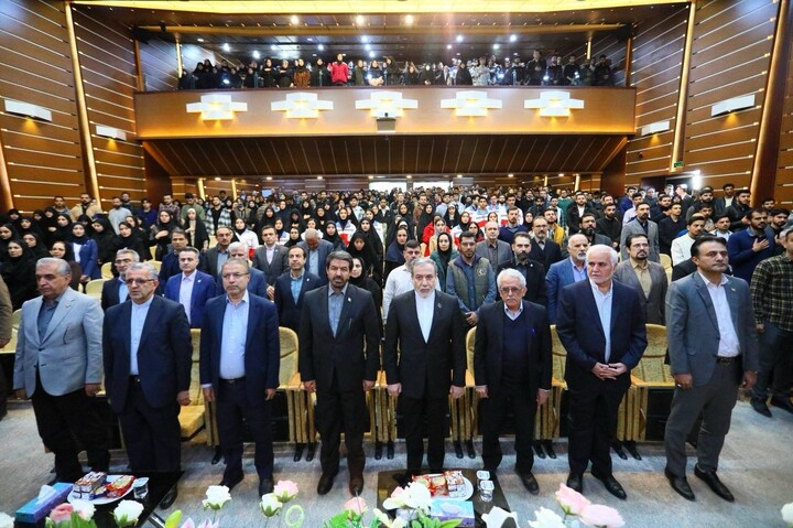 تصاویر / نشست دانشجویی «نقشه راه سیاست خارجی پساجنگ» با حضور وزیر امور خارجه در همدان