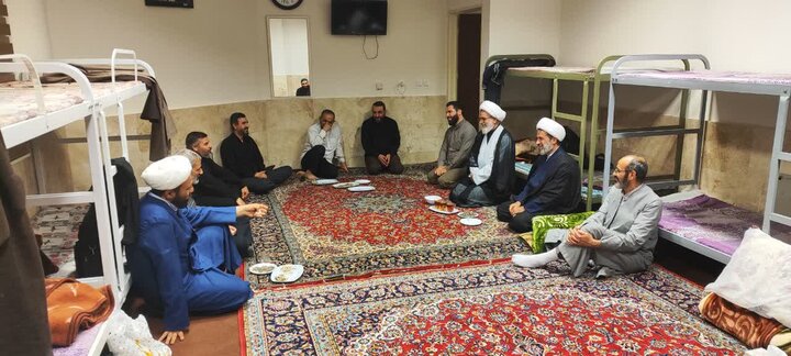 تصاویر/دیدار مدیر حوزه علمیه برادران استان مرکزی با اساتید شرکت کننده در کارگاه بصیرت افزایی ولایت فقیه