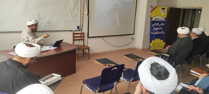 تصاویر/برگزاری دوره بصیرت افزایی ولایت فقیه ویژه اساتید حوزه علمیه برادران استان مرکزی و لرستان