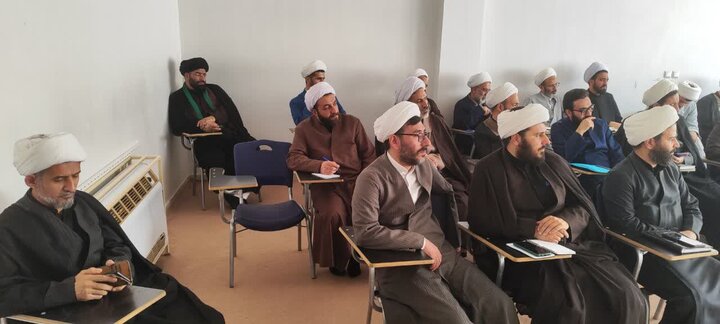 تصاویر/برگزاری دوره بصیرت افزایی ولایت فقیه ویژه اساتید حوزه علمیه برادران استان مرکزی و لرستان