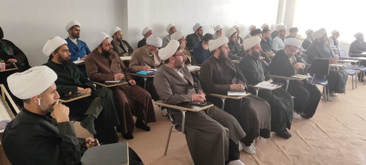 تصاویر/برگزاری دوره بصیرت افزایی ولایت فقیه ویژه اساتید حوزه علمیه برادران استان مرکزی و لرستان