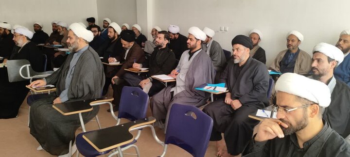 تصاویر/برگزاری دوره بصیرت افزایی ولایت فقیه ویژه اساتید حوزه علمیه برادران استان مرکزی و لرستان