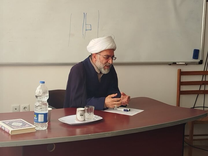 تصاویر/برگزاری دوره بصیرت افزایی ولایت فقیه ویژه اساتید حوزه علمیه برادران استان مرکزی و لرستان