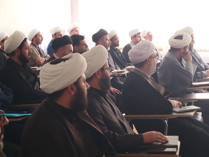 تصاویر/برگزاری دوره بصیرت افزایی ولایت فقیه ویژه اساتید حوزه علمیه برادران استان مرکزی و لرستان