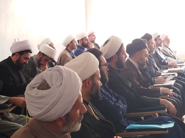 تصاویر/برگزاری دوره بصیرت افزایی ولایت فقیه ویژه اساتید حوزه علمیه برادران استان مرکزی و لرستان