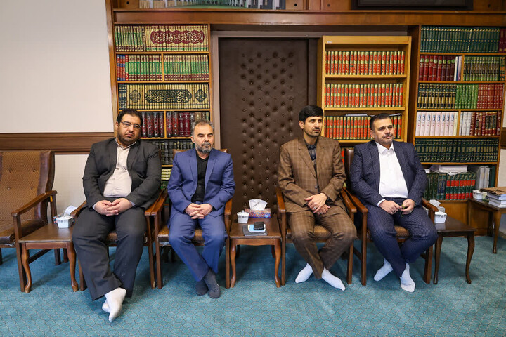 تصاویر/ دیدار مسئولان و اساتید اولین همایش توانمندسازی آموزگاران ابتدایی در بازشناسی خط قرآن درسی با امام جمعه تبریز