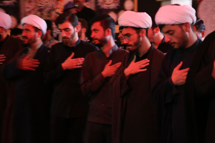 تصاویر / برگزاری مراسم ایام فاطمیه در مدرسه علمیه حضرت امیرالمؤمنین(ع) تبریز