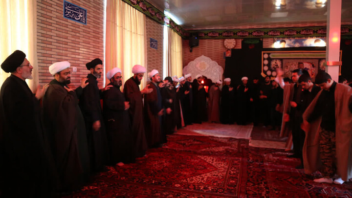 تصاویر / برگزاری مراسم ایام فاطمیه در مدرسه علمیه حضرت امیرالمؤمنین(ع) تبریز