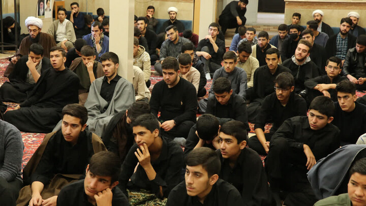 تصاویر / برگزاری مراسم ایام فاطمیه در مدرسه علمیه حضرت امیرالمؤمنین(ع) تبریز