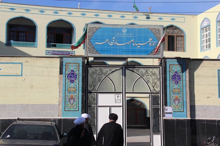 تصاویر/ بازدید مدیر کل اوقاف و امور خیریه آذربایجان شرقی از حوزه علمیه امام صادق (ع) اهر