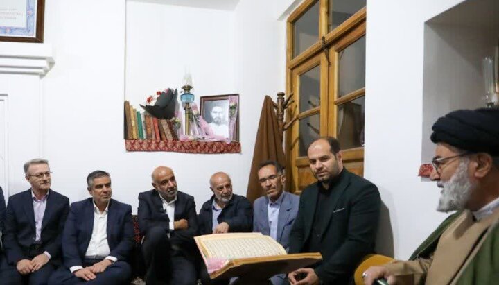 تصاویر/حضور وزیر کار در بیت قدیمی امام خمینی (ره) در خمین