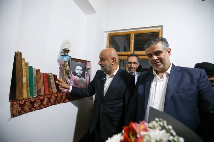 تصاویر/حضور وزیر کار در بیت قدیمی امام خمینی (ره) در خمین