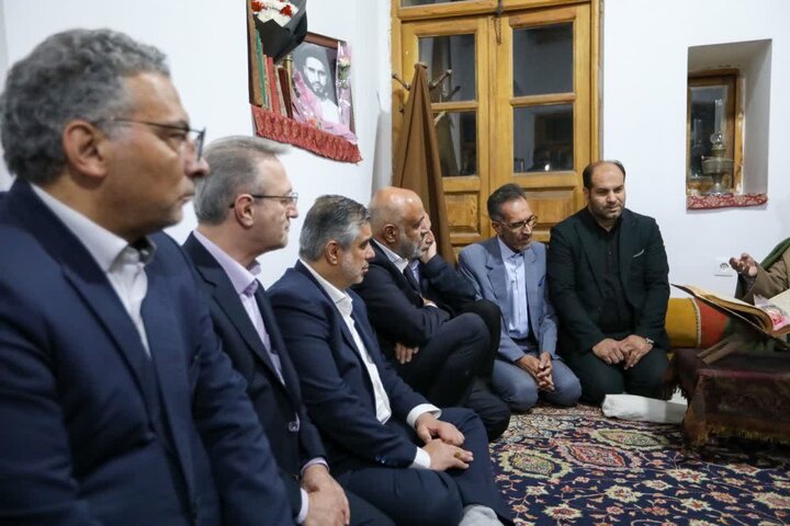 تصاویر/حضور وزیر کار در بیت قدیمی امام خمینی (ره) در خمین
