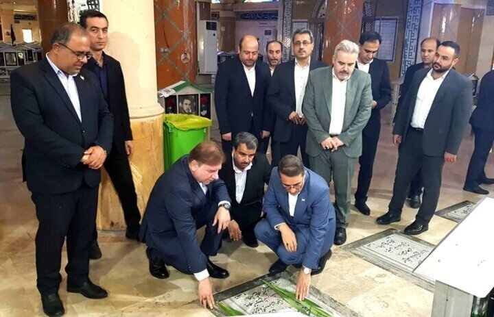 تجدید میثاق معاون رئیس جمهور با شهدای بوشهر