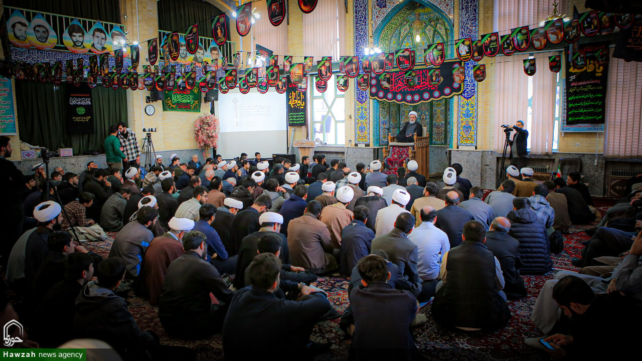 تصاویر/ مراسم عزاداری ایام فاطمیه در مسجد مدرسه علمیه آیت‌الله آخوند همدانی