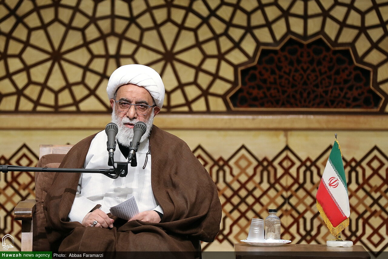 اساتید حوزه، تحول در تدریس فقه استدلالی را بررسی کنند / اساتید مربی‌اند نه صرفاً مدرس