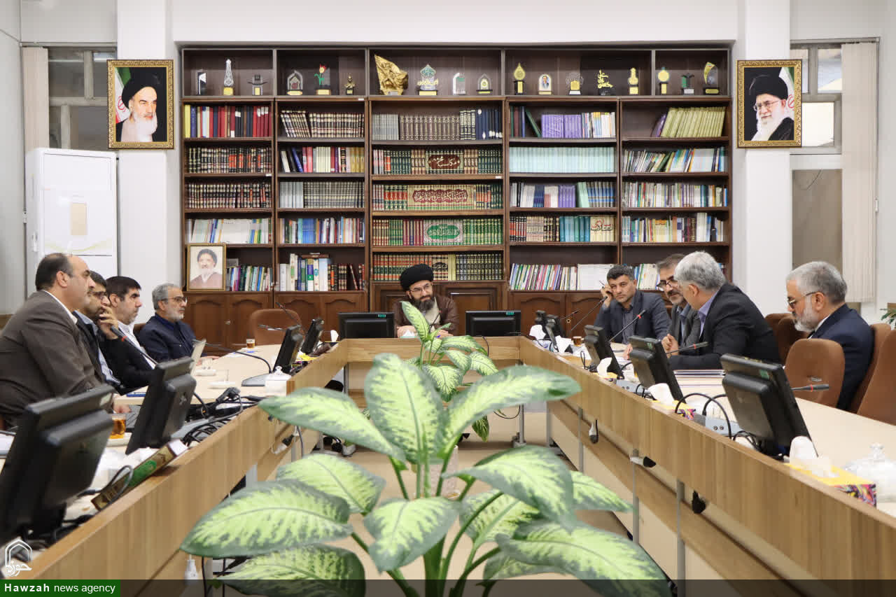 تصاویر/ جلسه بررسی روند طراحی زائرسرای بنیاد زائر زنجان در مشهد مقدس