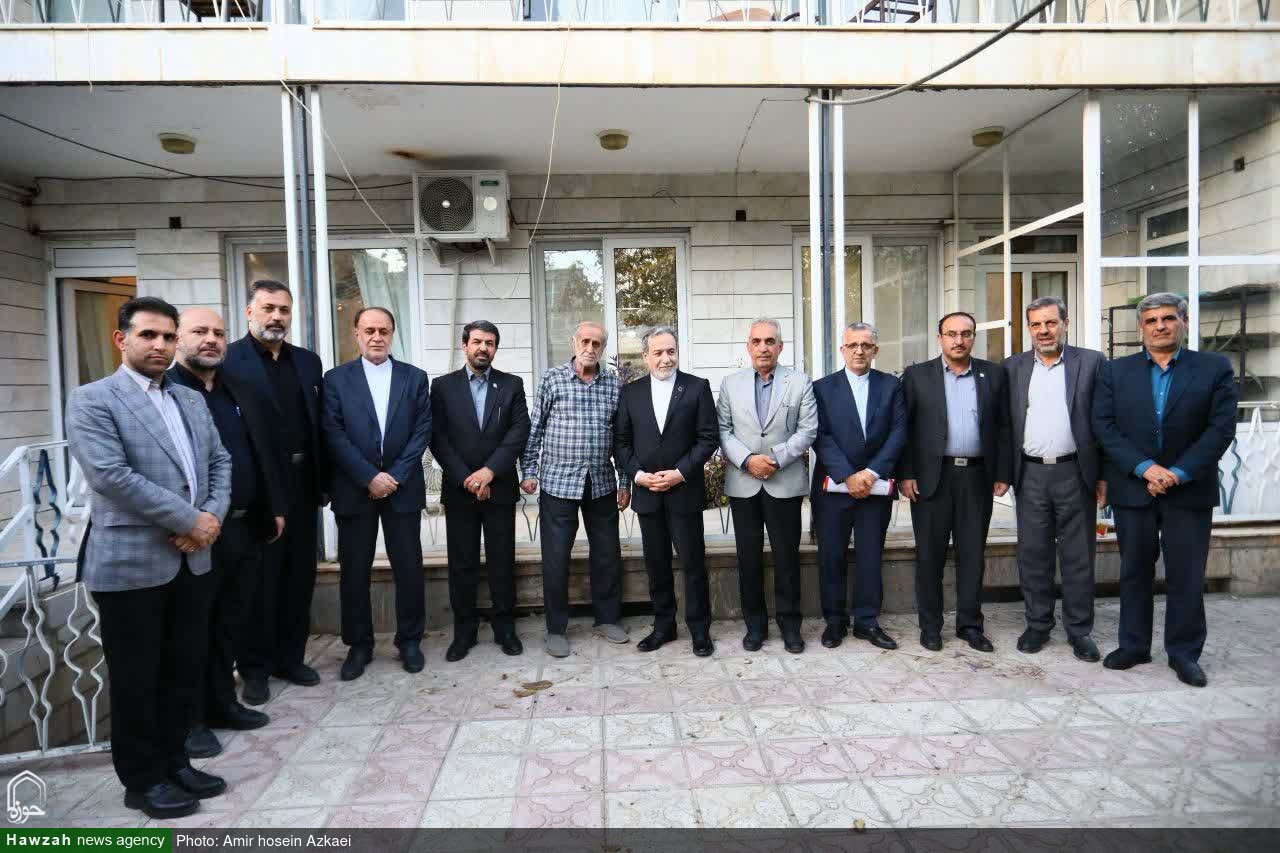 تصاویر / دیدار وزیر امورخارجه با خانواده شهیدان حاجی‌بابایی