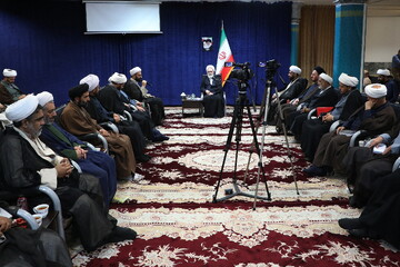 تصاویر/ دیدار مسئولان امور طلاب و دانش آموختگان استانی حوزه‌ با آیت‌الله اعرافی