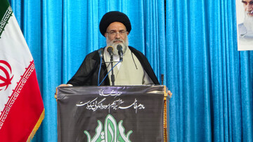 آمریکا علم را به خدمت کشتار ملت‌ها درآورده است  