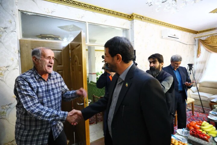 تصاویر / دیدار وزیر امورخارجه با خانواده شهیدان حاجی‌بابایی