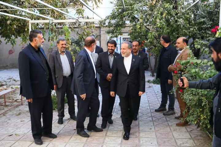 تصاویر / دیدار وزیر امورخارجه با خانواده شهیدان حاجی‌بابایی