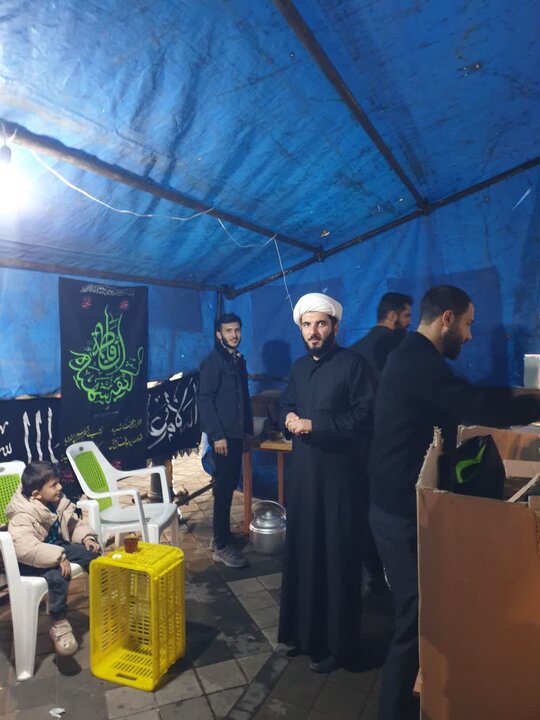 تصاویر/ راه اندازی موکب توسط طلاب مدرسه علمیه آیت الله نمازی خوی همزمان با ایام فاطمیه