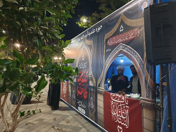 تصاویر/ راه اندازی موکب توسط طلاب مدرسه علمیه آیت الله نمازی خوی همزمان با ایام فاطمیه