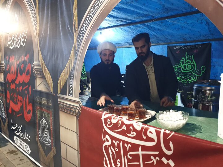 تصاویر/ راه اندازی موکب توسط طلاب مدرسه علمیه آیت الله نمازی خوی همزمان با ایام فاطمیه