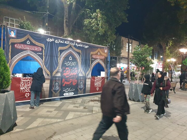 تصاویر/ راه اندازی موکب توسط طلاب مدرسه علمیه آیت الله نمازی خوی همزمان با ایام فاطمیه