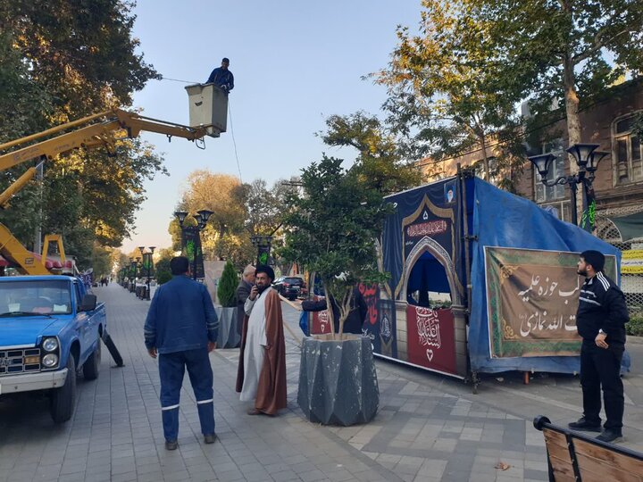 تصاویر/ راه اندازی موکب توسط طلاب مدرسه علمیه آیت الله نمازی خوی همزمان با ایام فاطمیه