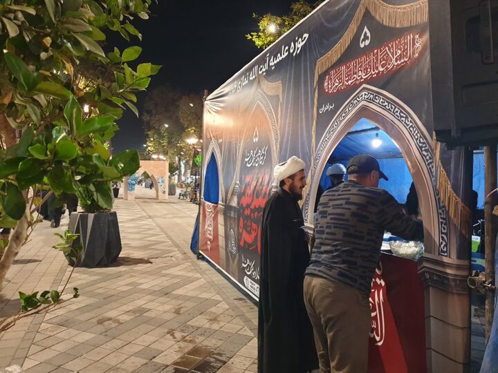 تصاویر/ راه اندازی موکب توسط طلاب مدرسه علمیه آیت الله نمازی خوی همزمان با ایام فاطمیه